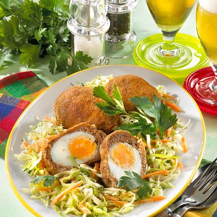 Schottische Eier auf Krautsalat Rezept Schottische Eier auf Krautsalat Rezept