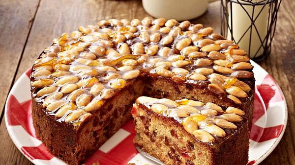 Schottischer Früchtekuchen (Dundee Cake) Rezept - Foto: House of Food / Bauer Food Experts KG