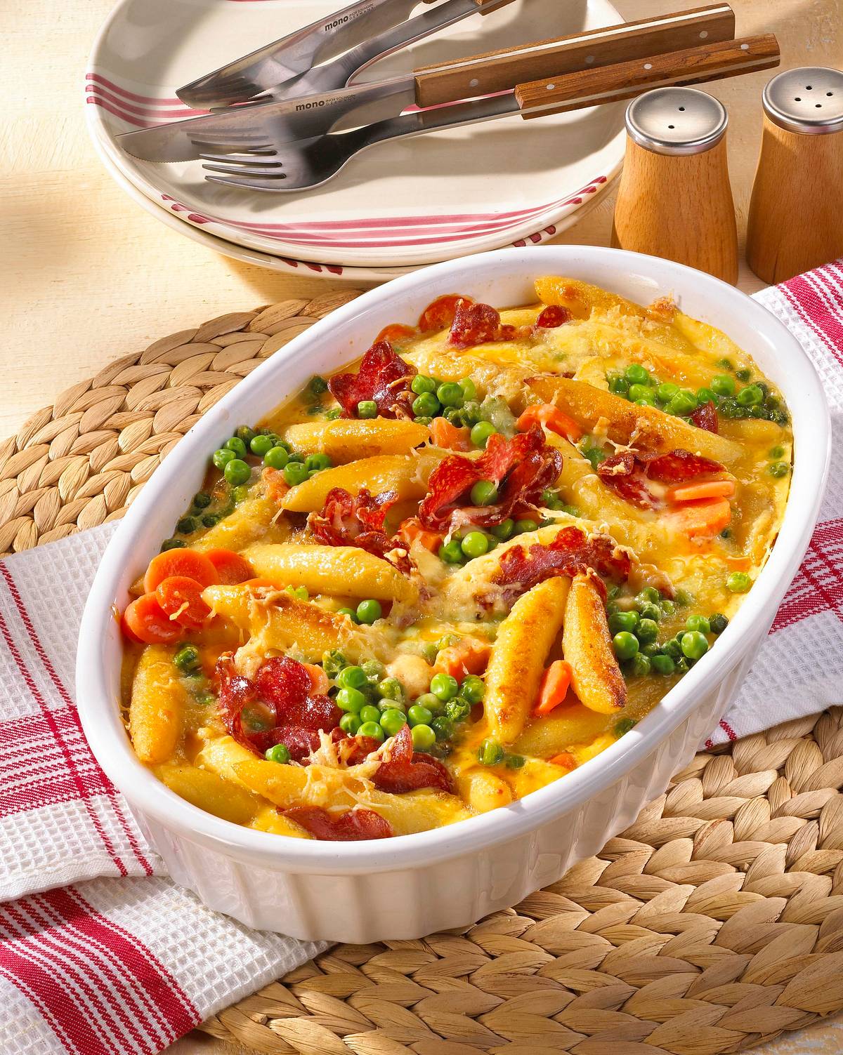 Schupfnudel-Gratin mit Salami Rezept