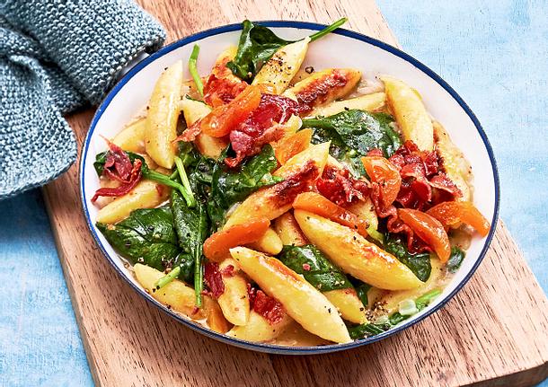 Schupfnudel-Pfanne mit Bacon und Aprikosen Rezept