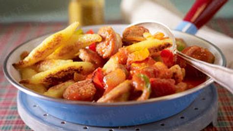 Schupfnudeln mit Curry-Bratwurst Rezept - Foto: House of Food / Bauer Food Experts KG