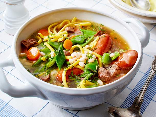 Schwäbische Bohnensuppe mit Spätzle Rezept Schwäbische Bohnensuppe mit Spätzle Rezept