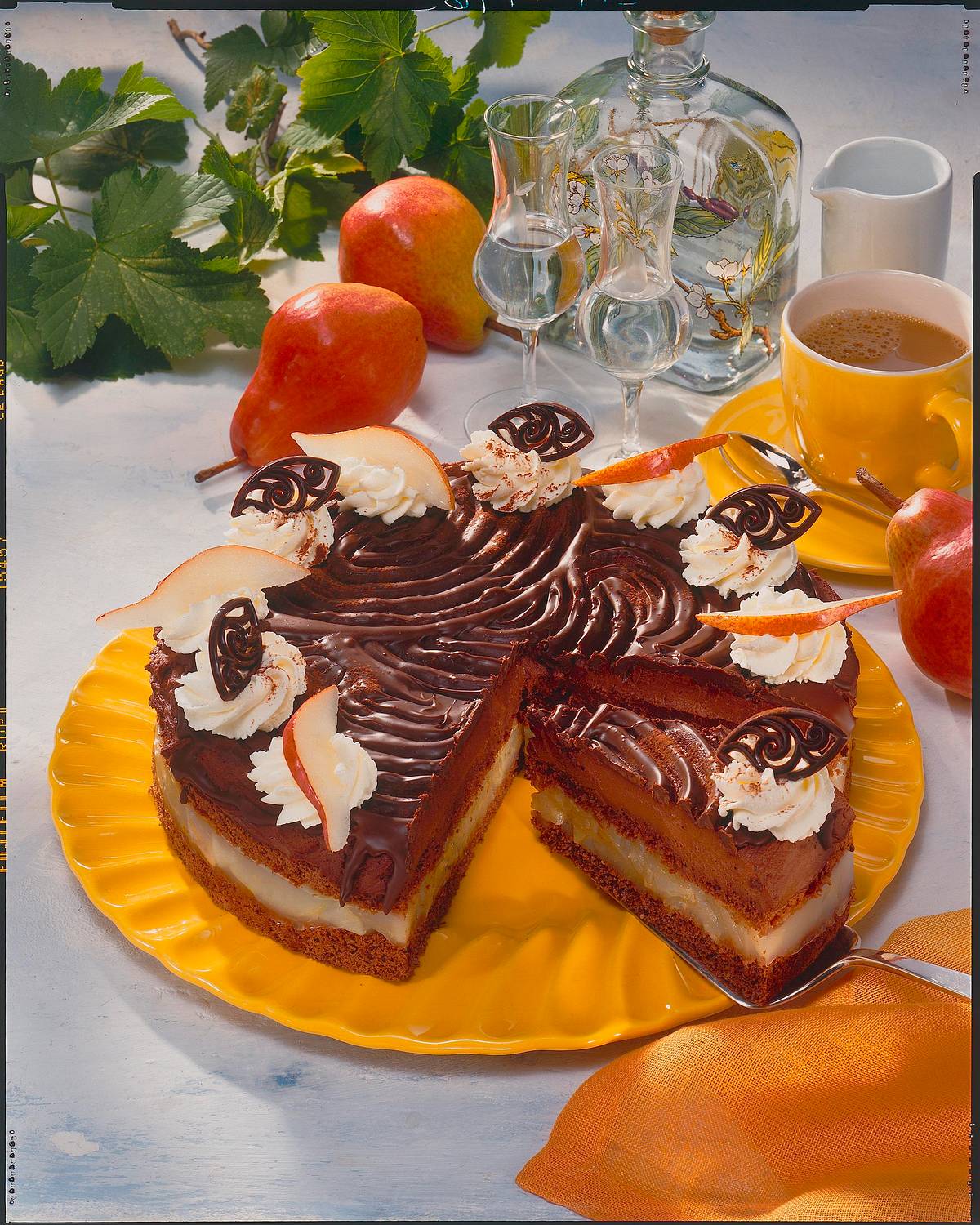 Schwarze Herrentorte mit Birnen Rezept