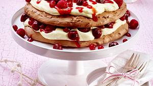 Schwarze Kirsch-Pavlova Rezept - Foto: House of Food / Bauer Food Experts KG