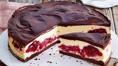 Kirschtorte: Schwarzwälder-Käse-Torte - Foto: LECKER @ Bauer Media Group