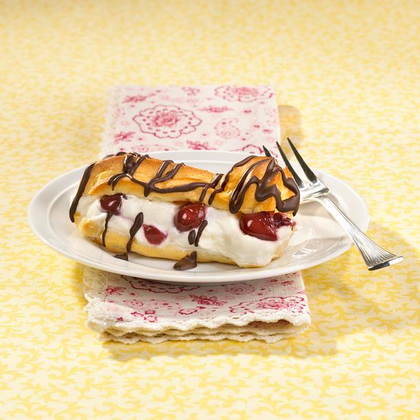 Schwarzwälder Sahne-Eclair Rezept Schwarzwälder Sahne-Eclair Rezept