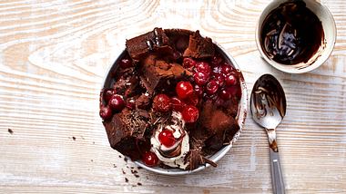 Schwarzwälder Kirsch-Brownie-Bowl Rezept - Foto: House of Food / Bauer Food Experts KG
