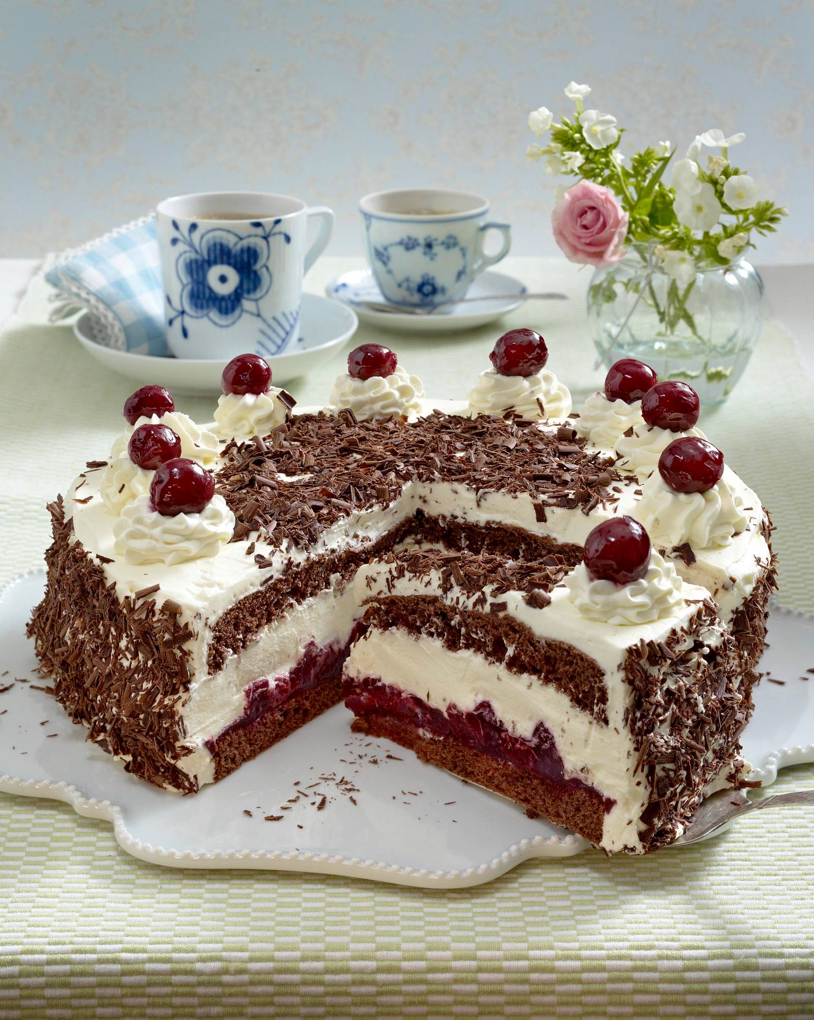 Schwarzwälder Kirschtorte Rezept | LECKER