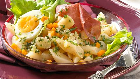 Schwarzwurzel-Salat mit Bündner Fleisch Rezept - Foto: House of Food / Bauer Food Experts KG