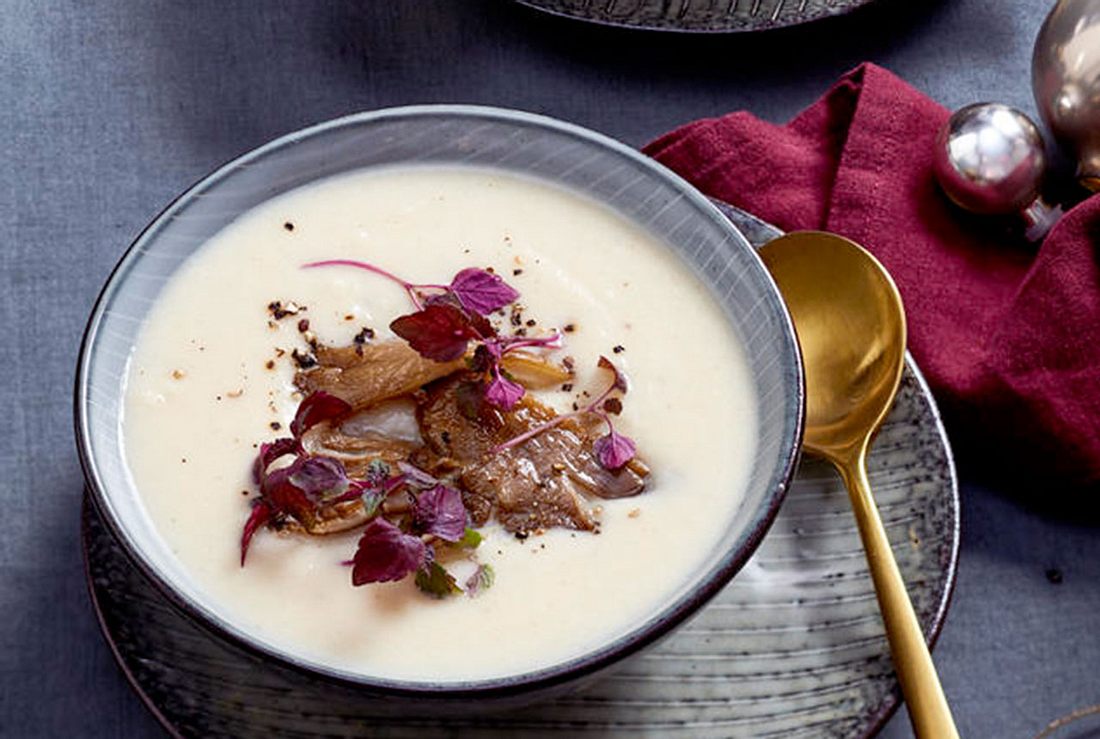 Schwarzwurzelsuppe mit Austernpilzen und Kresse Rezept Schwarzwurzelsuppe mit Austernpilzen und Kresse Rezept