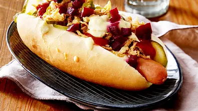 Schweden-Hotdog Rezept - Foto: LECKER @ Bauer Media Group