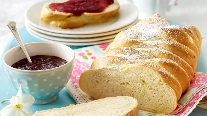 Schwedisches Hefebrot (Vetebröd) mit Kardamom Rezept - Foto: LECKER @ Bauer Media Group
