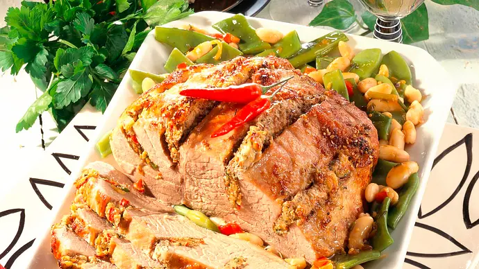 Schweine-Fächerbraten mit Bohnengemüse Rezept - Foto: LECKER @ Bauer Media Group