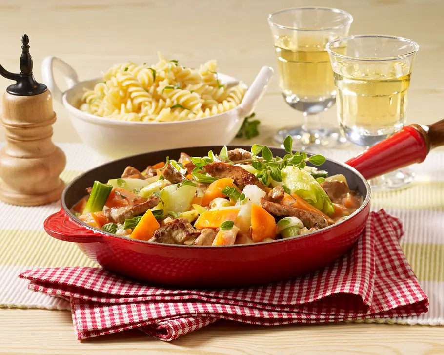 Schweine-Geschnetzeltes mit Frühlingsgemüse Rezept Schweine-Geschnetzeltes mit Frühlingsgemüse Rezept