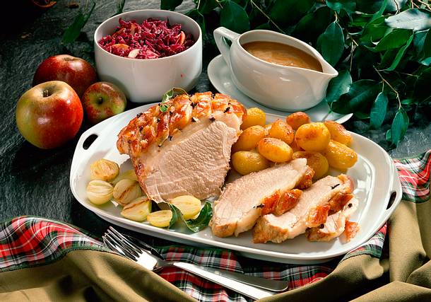 Schweine-Krustenbraten mit Apfelrotkohl Rezept