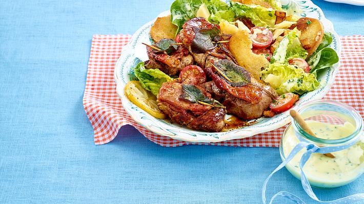 Schweine Saltimbocca à la Romana mit Ceasars Salat Rezept - Foto: House of Food / Bauer Food Experts KG