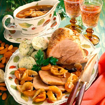 Schweine-Sauerbraten mit Backobst und Knödeln Rezept