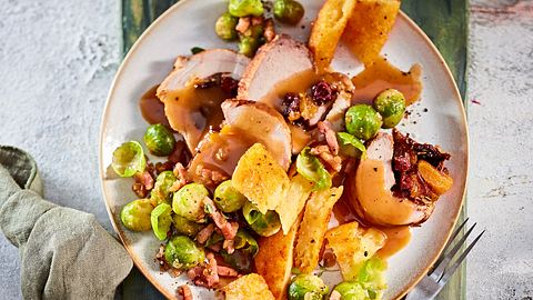 Schweine-Sauerbraten mit Backobstfüllung Rezept - Foto: House of Food / Bauer Food Experts KG