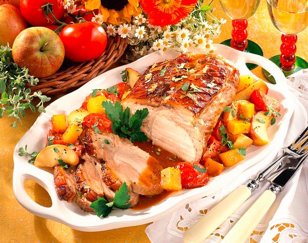Schweinebraten mit Äpfeln, Tomaten und Kürbis Rezept Schweinebraten mit Äpfeln, Tomaten und Kürbis Rezept