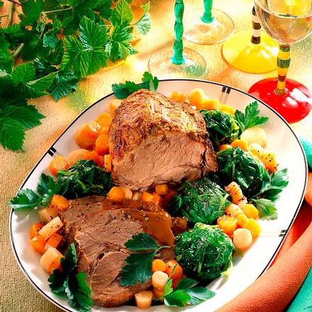 Schweinebraten mit Spinat, Möhren und Petersilienwurzeln Rezept