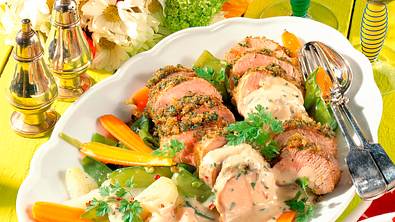 Schweinefilet auf feinem Gemüsebett Rezept - Foto: LECKER @ Bauer Media Group