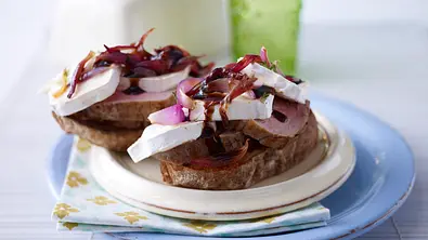 Schweinefilet-Crostini mit Ziegenkäse Rezept - Foto: LECKER @ Bauer Media Group