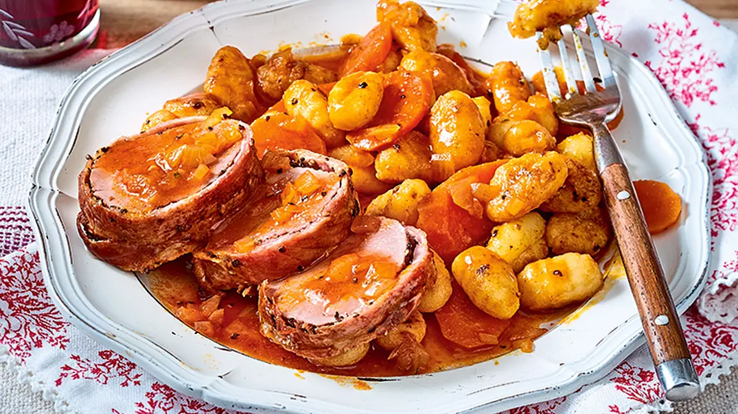 Schweinefilet im Pfeffer-Bacon-Mantel Rezept - Foto: LECKER @ Bauer Media Group Schweinefilet im Pfeffer-Bacon-Mantel Rezept - Foto: LECKER @ Bauer Media Group