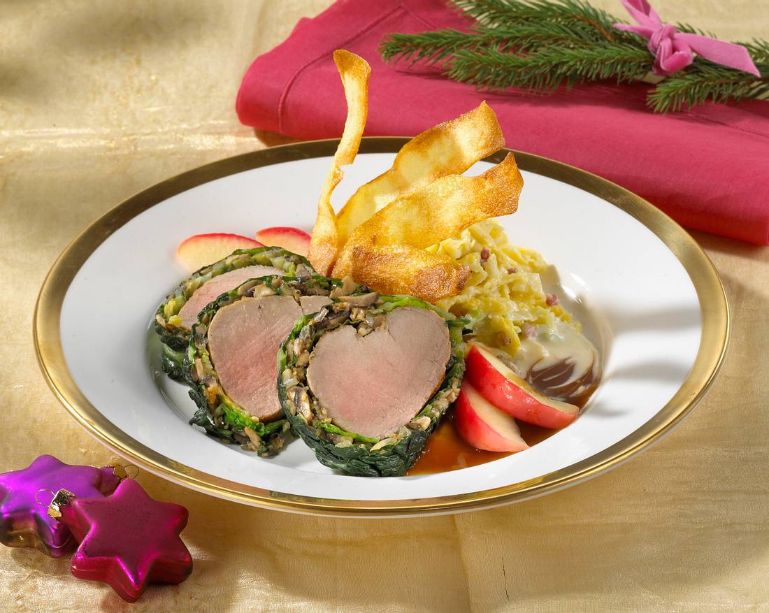 Schweinefilet im Wirsingmantel Rezept | LECKER