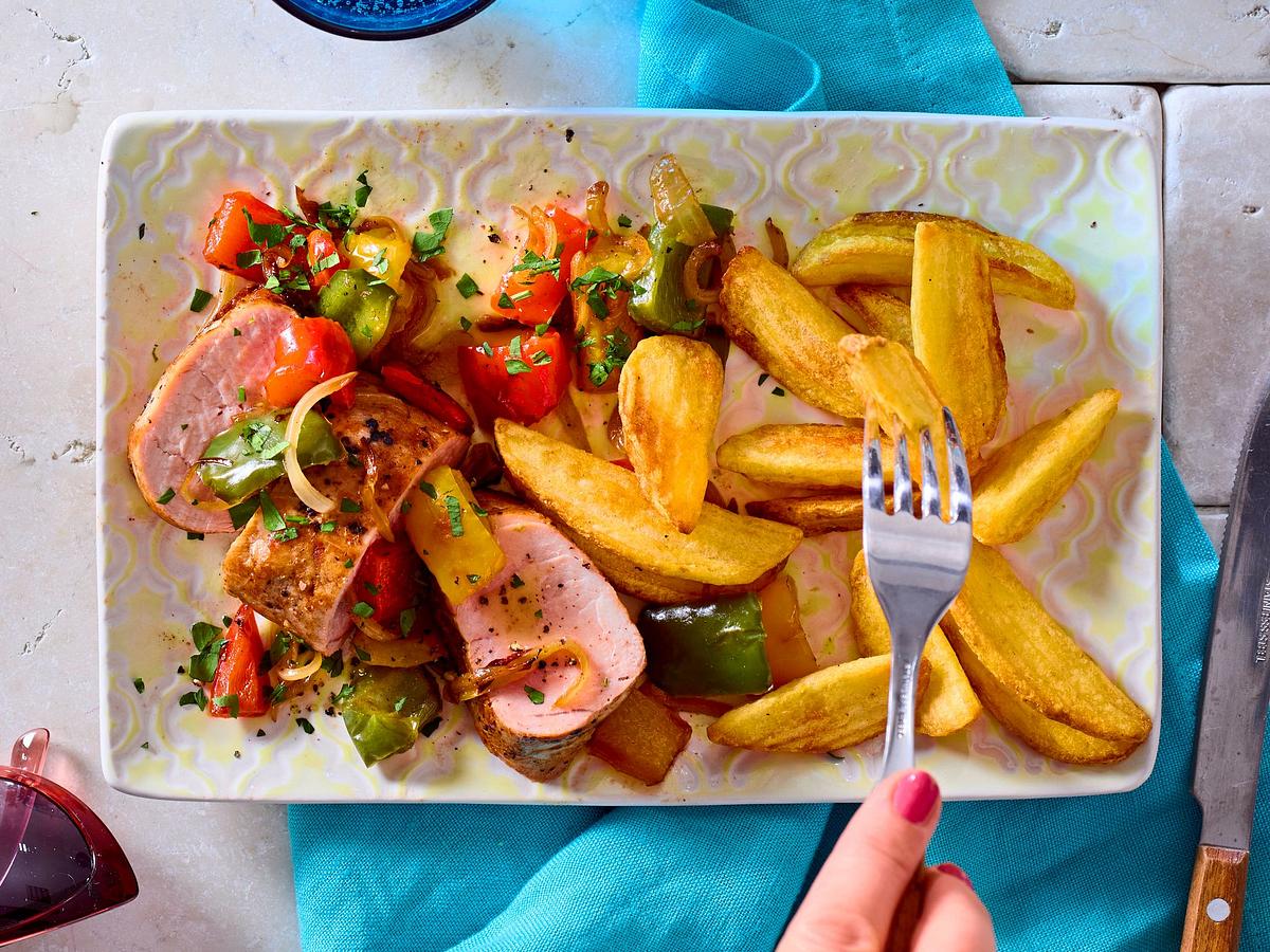 Schweinefilet in Knoblauchbutter mir Röstpaprika  Rezept