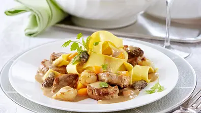 Schweinefilet in Morchelrahm Rezept - Foto: LECKER @ Bauer Media Group