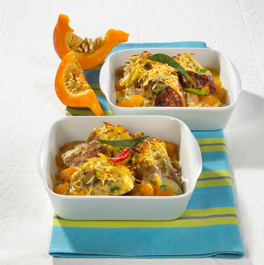 Schweinefilet-Kürbisauflauf mit geraspelten Kartoffeln Rezept Schweinefilet-Kürbisauflauf mit geraspelten Kartoffeln Rezept
