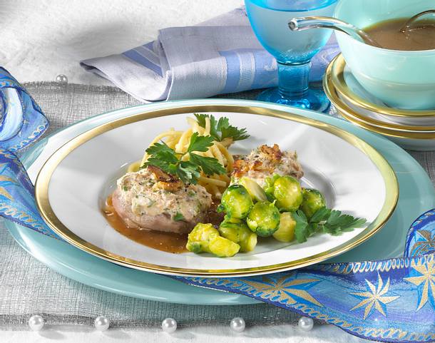 Schweinefilet-Medaillons mit Walnusspetersilienhaube Rezept