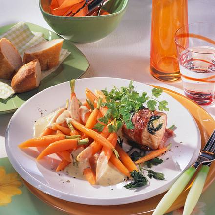 Schweinefilet-Medaillons und junge Möhren Rezept Schweinefilet-Medaillons und junge Möhren Rezept