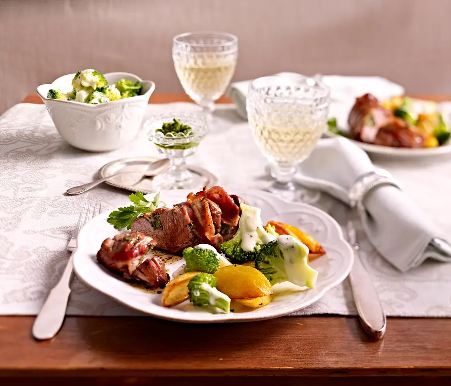 Schweinefilet mit Bacon & Nusspesto Rezept Schweinefilet mit Bacon & Nusspesto Rezept