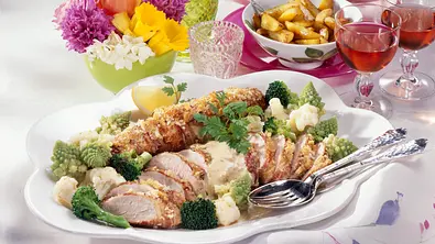 Schweinefilet mit Kohlröschen Rezept - Foto: LECKER @ Bauer Media Group