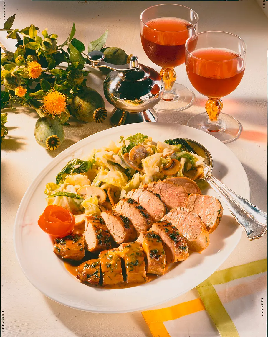 Schweinefilet mit Kräuter-Honigkruste auf Wirsing Rezept