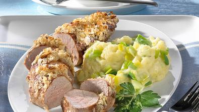 Schweinefilet mit Nusskruste und Lauch-Pürree Rezept - Foto: LECKER @ Bauer Media Group