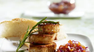 Schweinefilet mit Pfirsich-Chutney Rezept - Foto: LECKER @ Bauer Media Group