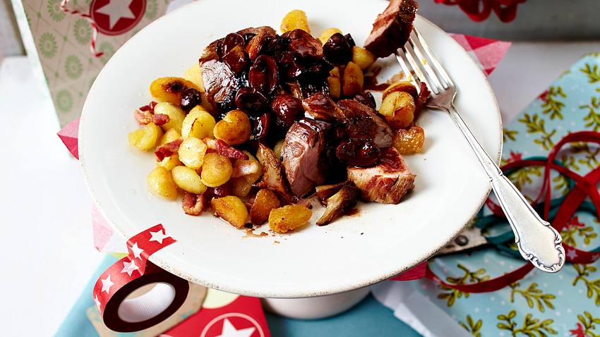 Schweinefilet mit Portweinpilzen und Gnocchi Rezept - Foto: House of Food / Bauer Food Experts KG