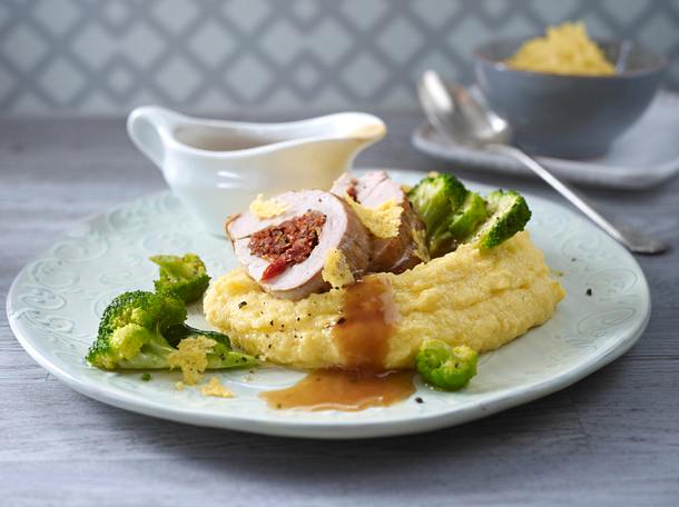 Schweinefilet mit Tomaten-Pinienkernfüllung Rezept Schweinefilet mit Tomaten-Pinienkernfüllung Rezept