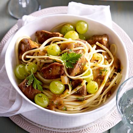 Schweinefilet mit Trauben zu Bandnudeln Rezept Schweinefilet mit Trauben zu Bandnudeln Rezept