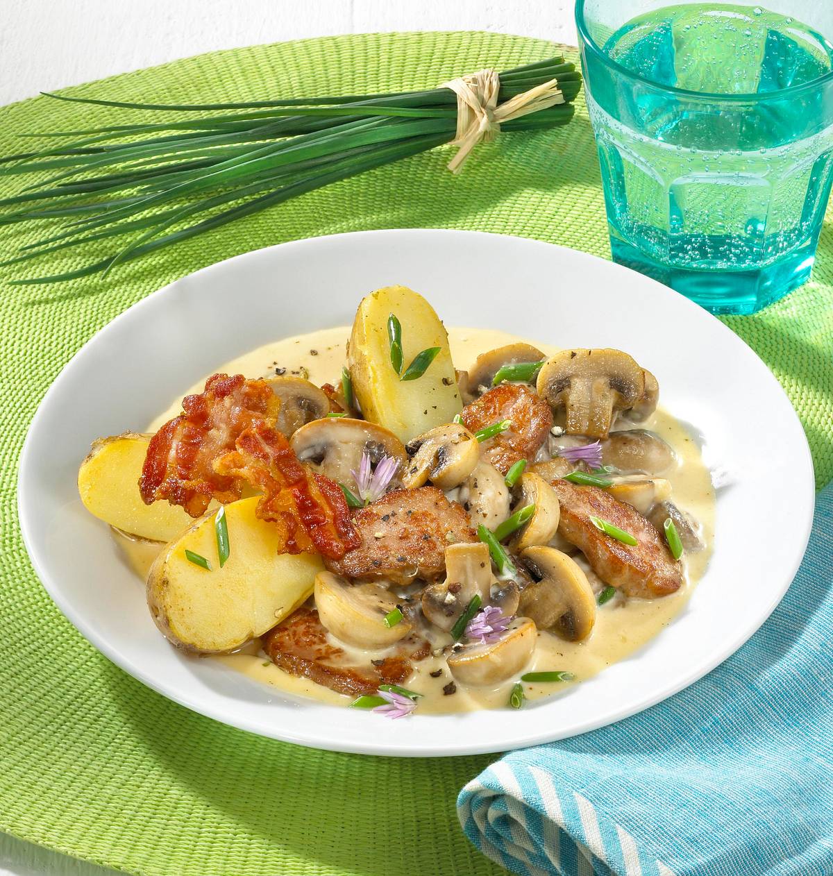 Schweinefilet-Pilz-Ragout mit Ofenkartoffeln Rezept