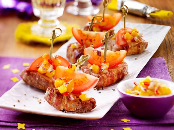 Schweinefilet-Schiffchen mit Mango-Chili-Salsa Rezept Schweinefilet-Schiffchen mit Mango-Chili-Salsa Rezept