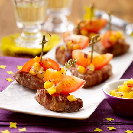 Schweinefilet-Schiffchen mit Mango-Chili-Salsa Rezept Schweinefilet-Schiffchen mit Mango-Chili-Salsa Rezept