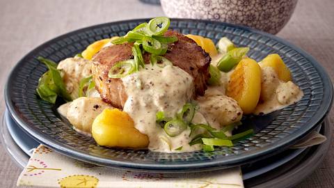 Schweinefilet und Senfsoße Rezept - Foto: House of Food / Bauer Food Experts KG