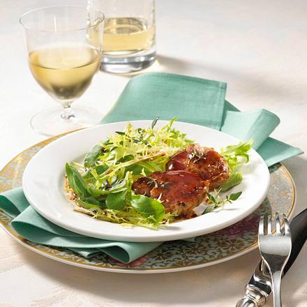 Schweinefilets in Portweingelee auf Salat/ Variante mit Preiselbeeren Rezept Schweinefilets in Portweingelee auf Salat/ Variante mit Preiselbeeren Rezept