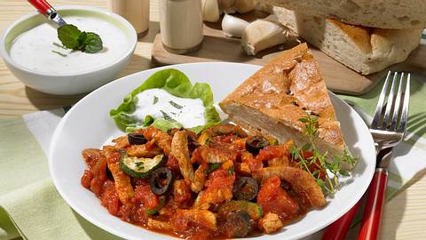 Schweinegeschnetzeltes Griechische Art Rezept - Foto: House of Food / Bauer Food Experts KG