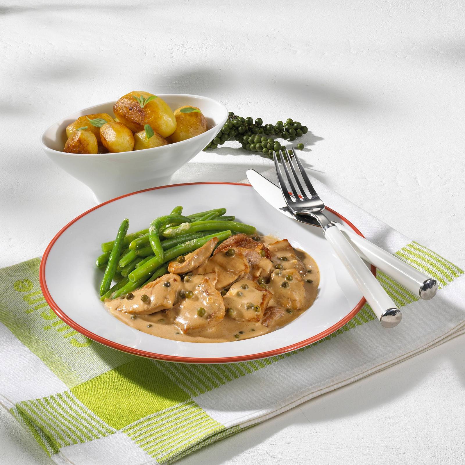 Schweinegeschnetzeltes in Pfefferrahm Rezept | LECKER