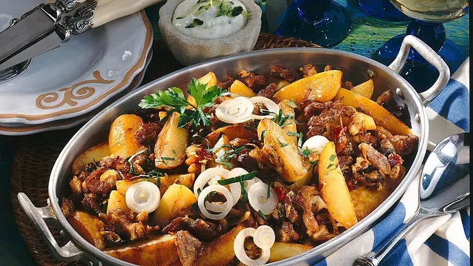 Schweinegeschnetzeltes nach Gyros Art Rezept - Foto: LECKER @ Bauer Media Group