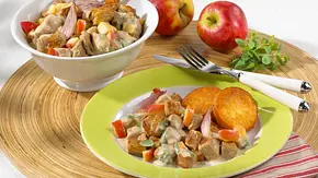 Schweinegulasch mit Calvados-Apfel-Soße Rezept - Foto: LECKER @ Bauer Media Group